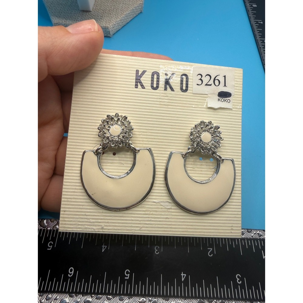 KOKO Cream Enamel Floral Sunburst Crescent Drop Earrings Silver Tone 3261 NEW